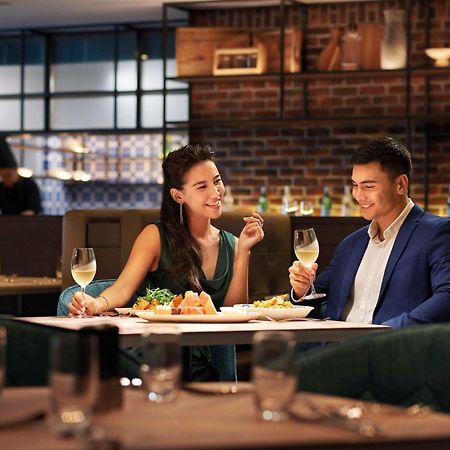 Doubletree By Hilton Shah Alam I-City 外观 照片 A couple dining at a restaurant